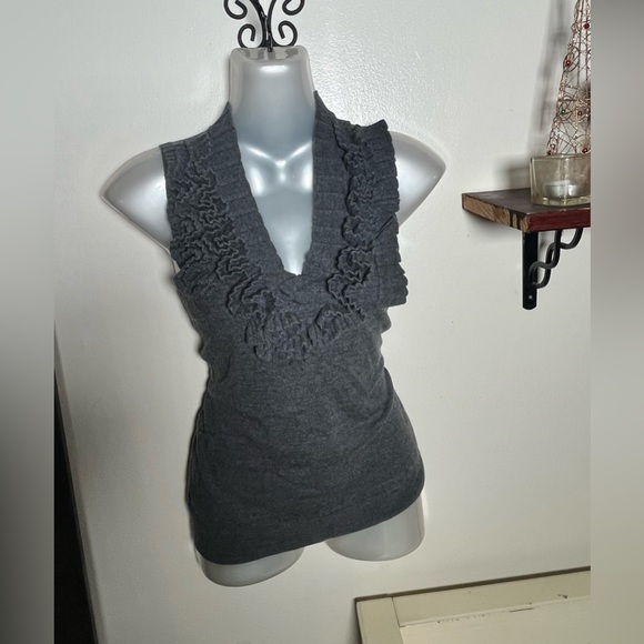 Banana Republic XS 100% merino wool gray sweater vest. EXCELLENT condition! - Picture 3 of 6